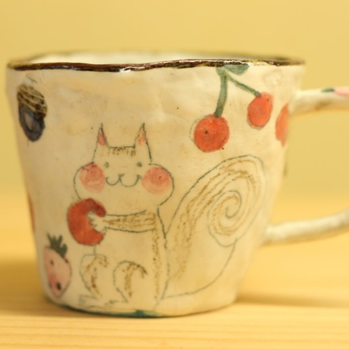 粉引き手びねりリスと森のかわいいもののカップ。 マグカップ やまぐち