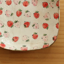 　粉引き赤とピンクのイチゴのトースト皿。 2枚目の画像