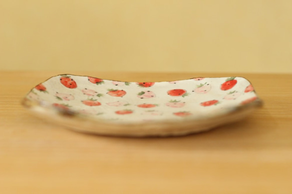 　粉引き赤とピンクのイチゴのトースト皿。 5枚目の画像