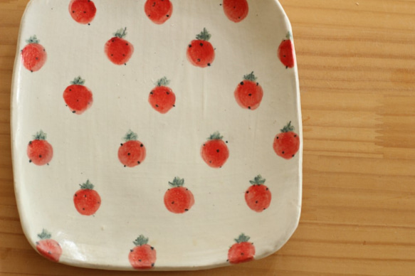 　粉引き赤のイチゴのトースト皿。 2枚目の画像