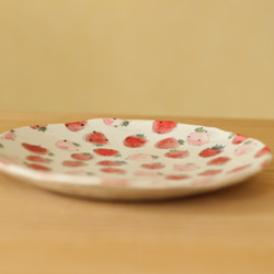 　粉引き赤とピンクのイチゴの１６ｃｍ皿。 3枚目の画像