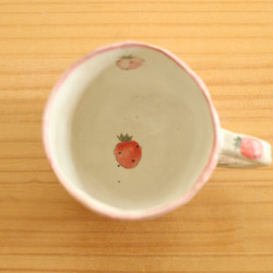 　※受注制作　粉引き手びねり赤とピンクのイチゴのカップ。 4枚目の画像