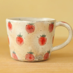 　※受注制作　粉引き赤いイチゴのカップ。 1枚目の画像