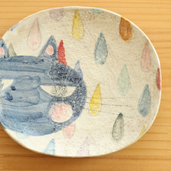 　粉引きカラフルドットにふてねこのオーバル皿。 1枚目の画像
