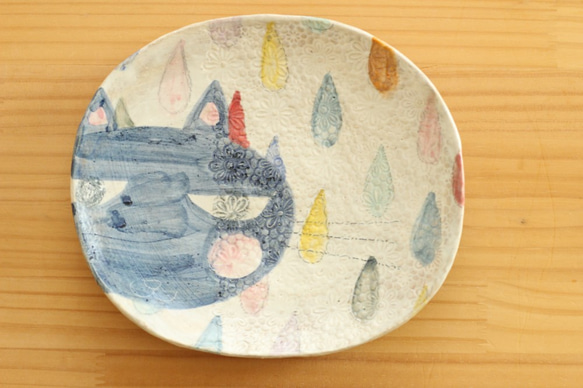 　粉引きカラフルドットにふてねこのオーバル皿。 1枚目の画像