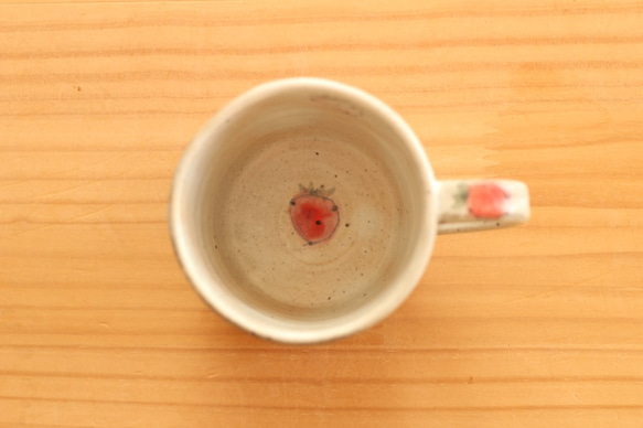 　粉引き赤とピンクのイチゴのカップ。 5枚目の画像