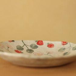 ※Creema限定　粉引きイチゴとイチゴのお花の皿。 3枚目の画像