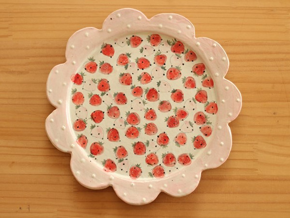 ※Creema限量粉碎粉紅點褶草莓填充邊緣菜。 第1張的照片