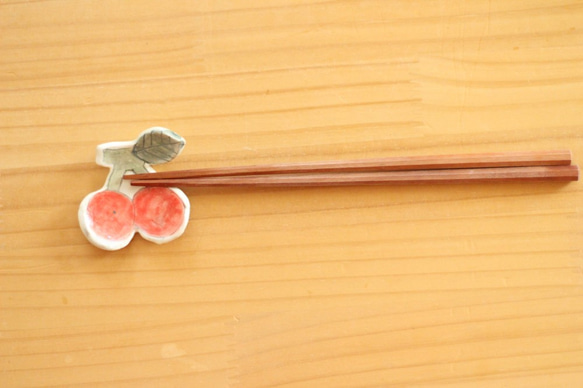 布丁櫻桃筷子休息。 第3張的照片