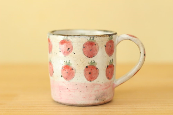 *訂單生產粉草莓是一杯嬰兒Pinkoo邊框。 第1張的照片