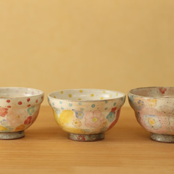 搽粉的五顏六色的花碗。 第4張的照片