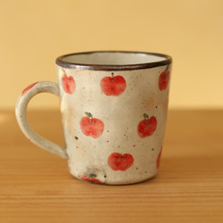 　粉引き小さなリンゴいっぱいのカップ。 3枚目の画像