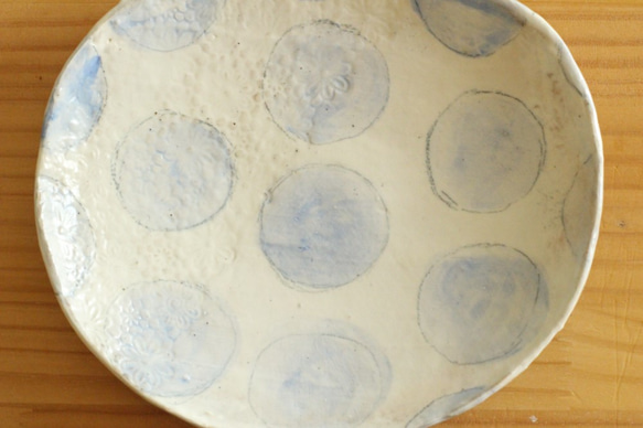 　粉引きベビーブルードットのオーバル皿。 3枚目の画像