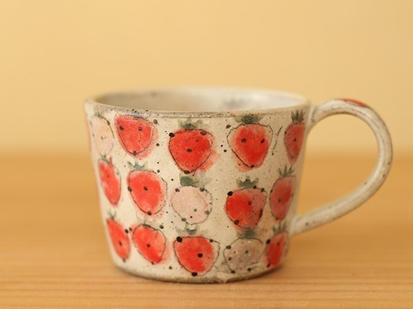 　※W様専用画面受注制作　粉引き赤とピンクのイチゴのカップ、粉引きレモンのカップ、粉引きてんとう虫のカップ、レモンの箸置 1枚目の画像