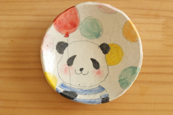 搽粉的五顏六色的氣球熊貓盤。 第2張的照片
