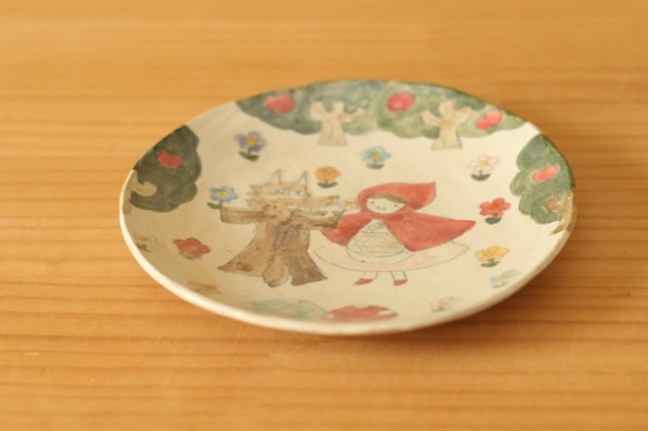 　粉引きおおかみと仲良し赤ずきんちゃんのケーキ皿。 4枚目の画像