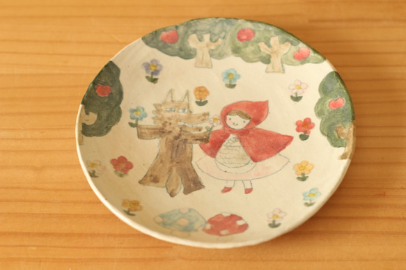 　粉引きおおかみと仲良し赤ずきんちゃんのケーキ皿。 5枚目の画像