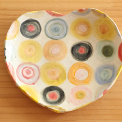 心臟盤由粉末五顏六色的圈子做成。 第1張的照片