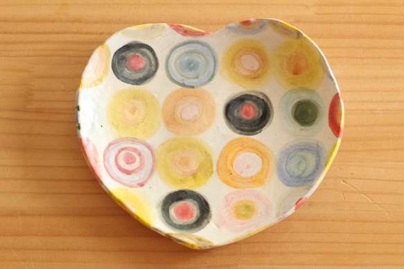 心臟盤由粉末五顏六色的圈子做成。 第1張的照片