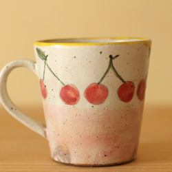 杯在powder粉的櫻桃的桃紅色邊界。 第3張的照片