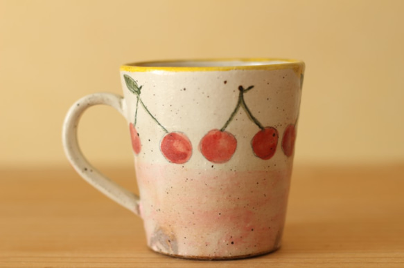 杯在powder粉的櫻桃的桃紅色邊界。 第3張的照片