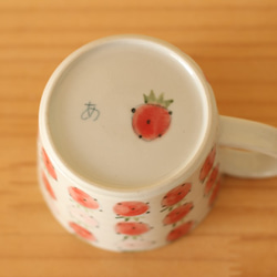 　赤とピンクのいちごのカップ。 5枚目の画像