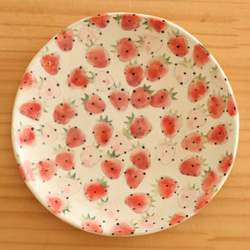 　粉引き赤とピンクのイチゴのケーキ皿。 1枚目の画像