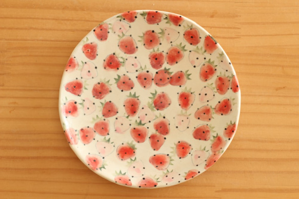 　粉引き赤とピンクのイチゴのケーキ皿。 1枚目の画像
