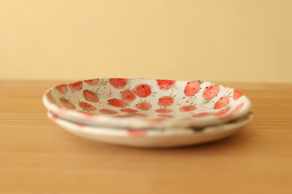 　粉引き赤とピンクのイチゴのケーキ皿。 4枚目の画像