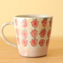 　粉引きピンクボーダーにベビーブルー縁、赤とピンクのとイチゴのカップ。 3枚目の画像
