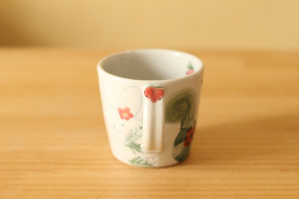 　うさぎと草花のカップ。 2枚目の画像