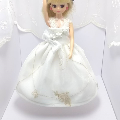 リカちゃん☆ウェディングドレス風☆大リボン、花ビーズ飾り3個