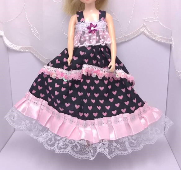 22センチドール服☆ハート型ワンピース☆フリフリ白ピンクレース