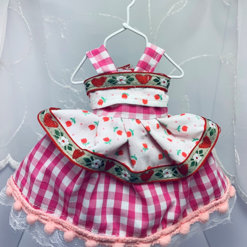ピンクチェック柄チロリアンテープ付☆22センチドール服 その他