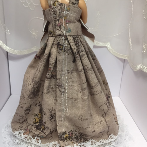 期間限定値下げ中 薔薇レースロングドレス大リボン付☆22センチドール 
