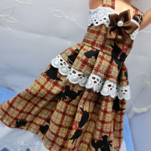 22センチドール服☆チェック柄仔犬付ワンピース☆フリル2段木綿