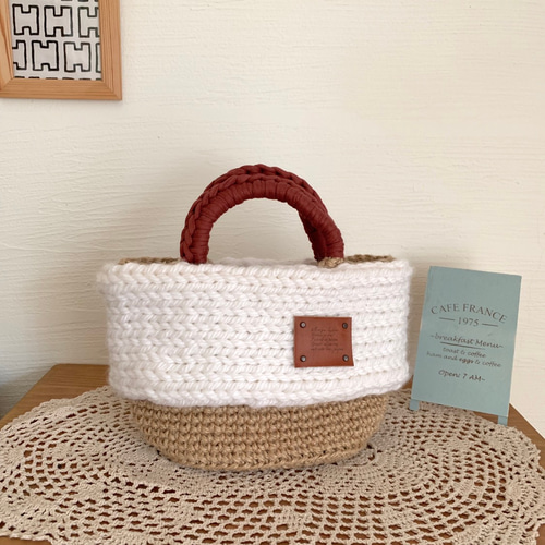 ♥️手編み♥️麻紐バッグ♥️麻紐ニットバッグ♥️いちごバッグ♥️カゴバッグ♥️ 𖧷𖧷花模様の麻ひもバッグ𖧷𖧷 季節を問わず活躍してくれる