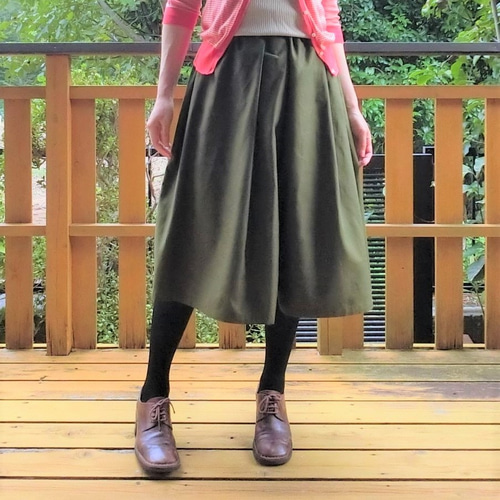 オリーブ色ガウチョパンツ センソユニコのオリーブグリーン・ホワイト