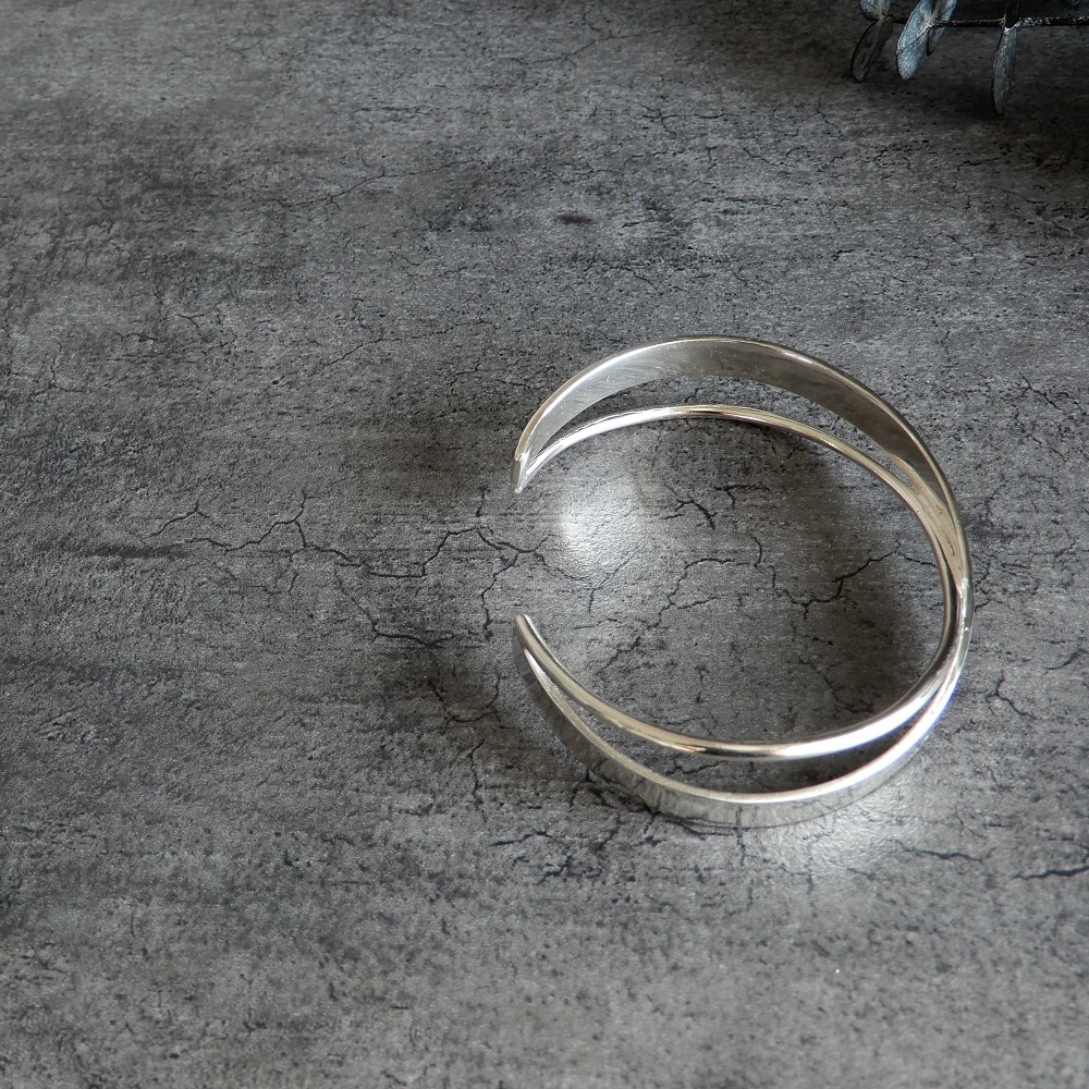 【再販・送料無料】クロスバングル / silver　B008