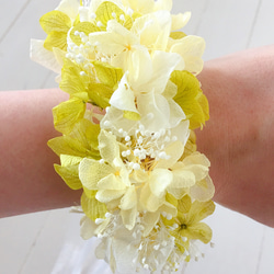 黄色と黄緑と白の紫陽花とかすみ草のリストレット☆ 1枚目の画像