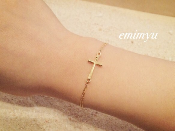 Gold Cross Bracelet 1枚目の画像