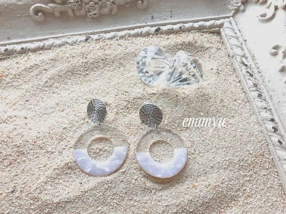 Round Acryl Silver Earring 4枚目の画像