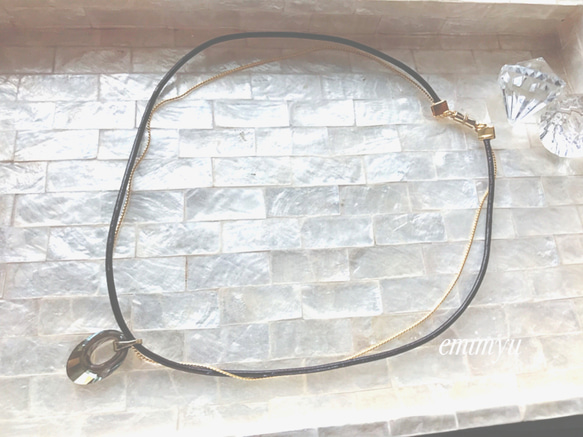 数量限定販売！Swarovski Crystal Gray Leather Necklace 3枚目の画像