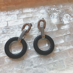 Black Round Leather Marble Pierce 3枚目の画像