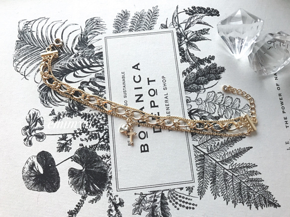 Gold Triple Chain Charm Bracelet 4枚目の画像