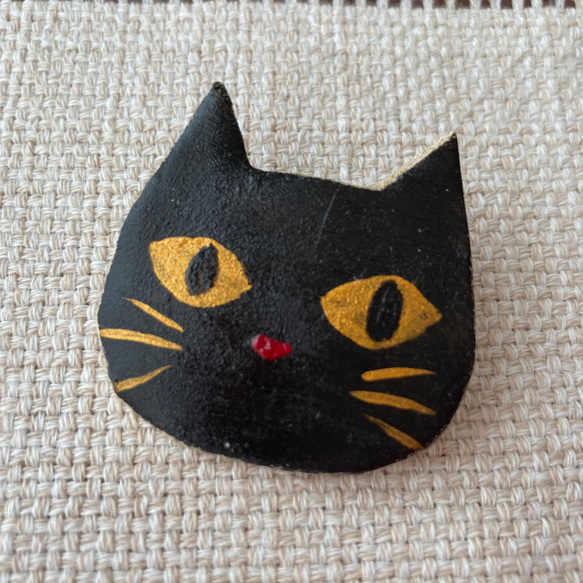 黒猫ブローチ①陶器（オプションでヘアゴム、帯留め変更可） 1枚目の画像