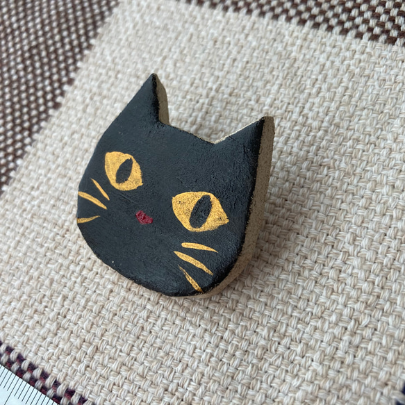 黒猫ブローチ①陶器（オプションでヘアゴム、帯留め変更可） 2枚目の画像
