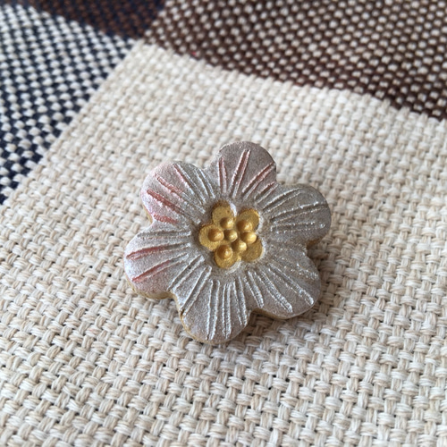 北欧風お花ブローチ パール&ぴんくパールグラデーション 陶器 ブローチ 