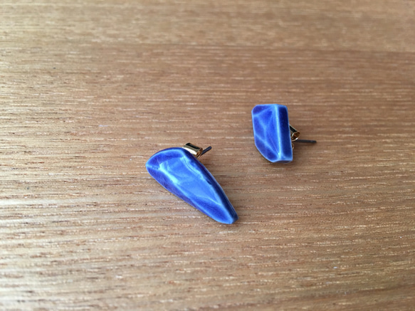 宝石ピアス 瑠璃ナマコ 陶器 ピアス（スタッド・一粒） LUMIKUKKA 通販  