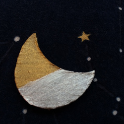 夜空の三日月　ブローチ陶器  金＆銀ハーフ(ヘアゴム+￥100) 2枚目の画像